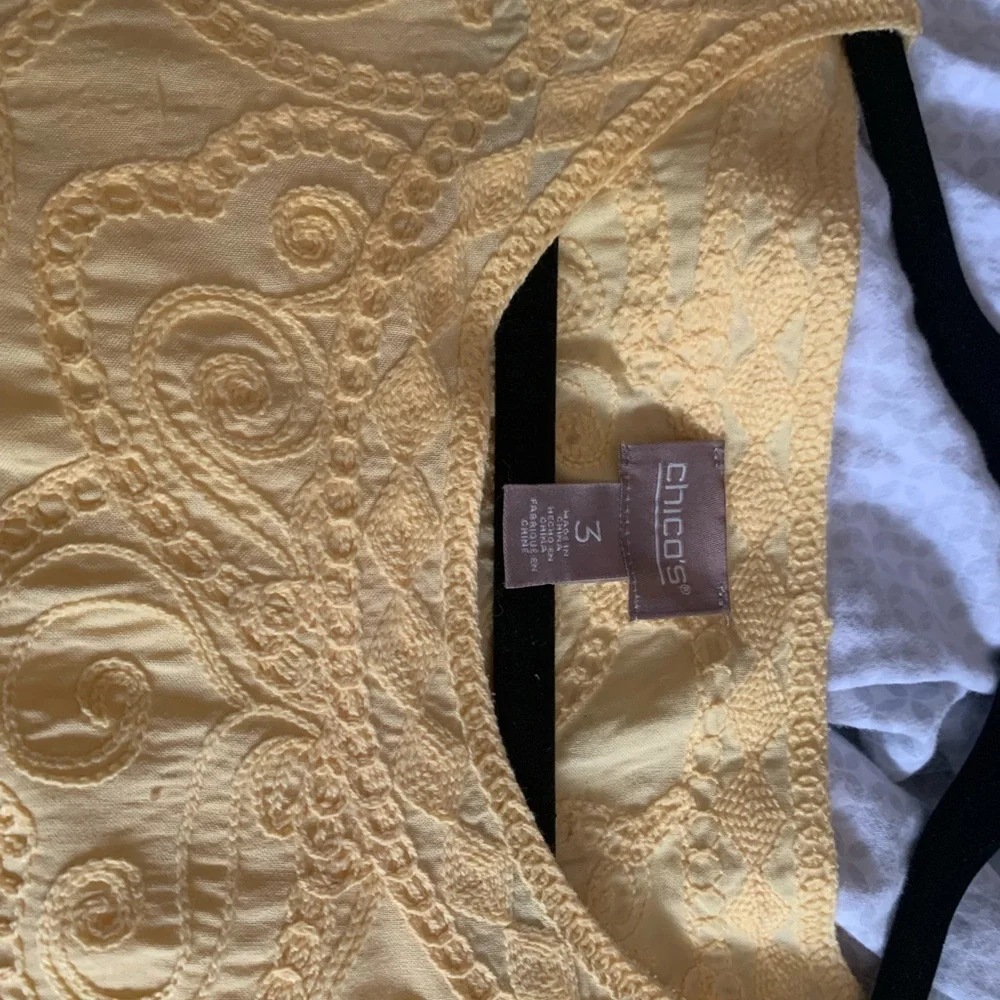 CHICOS SCALLOPED TOP - Picture 4 of 8